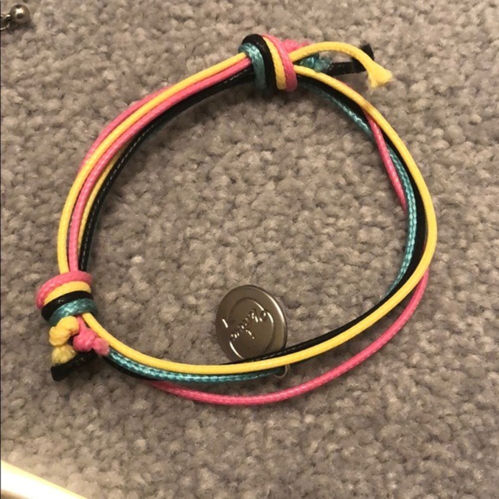 2 necklaces and a bracelet - Picture 2 of 4